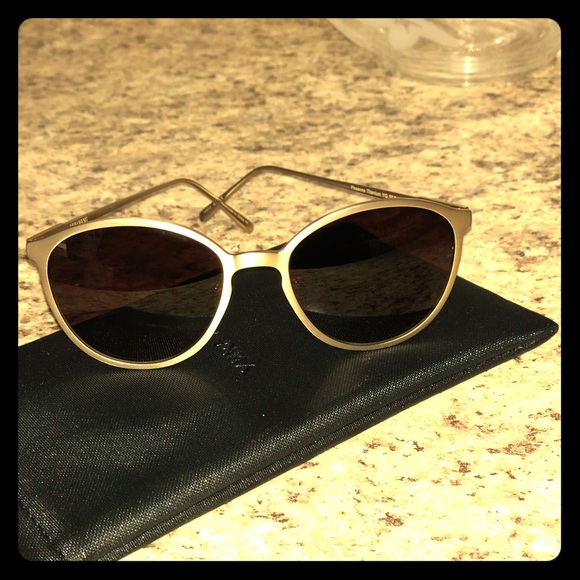 Vera Bradley Accessories - Vera Wang Phaenna sunglasses matte gold.